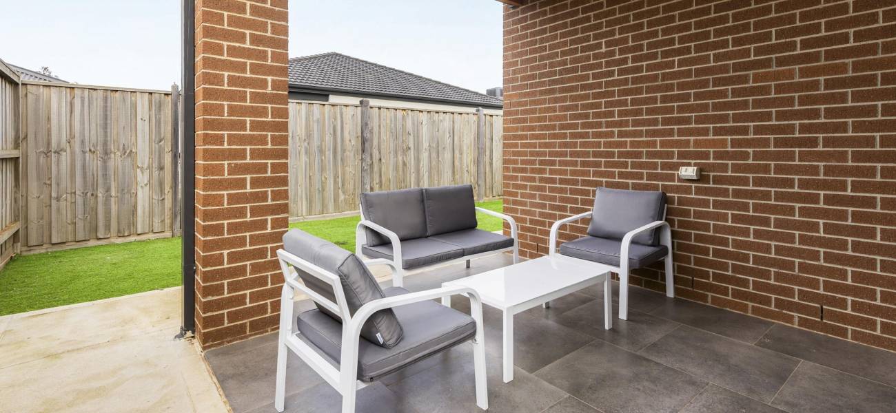 10 Rex Drive, THORNHILL PARK, VIC 3335 AUS