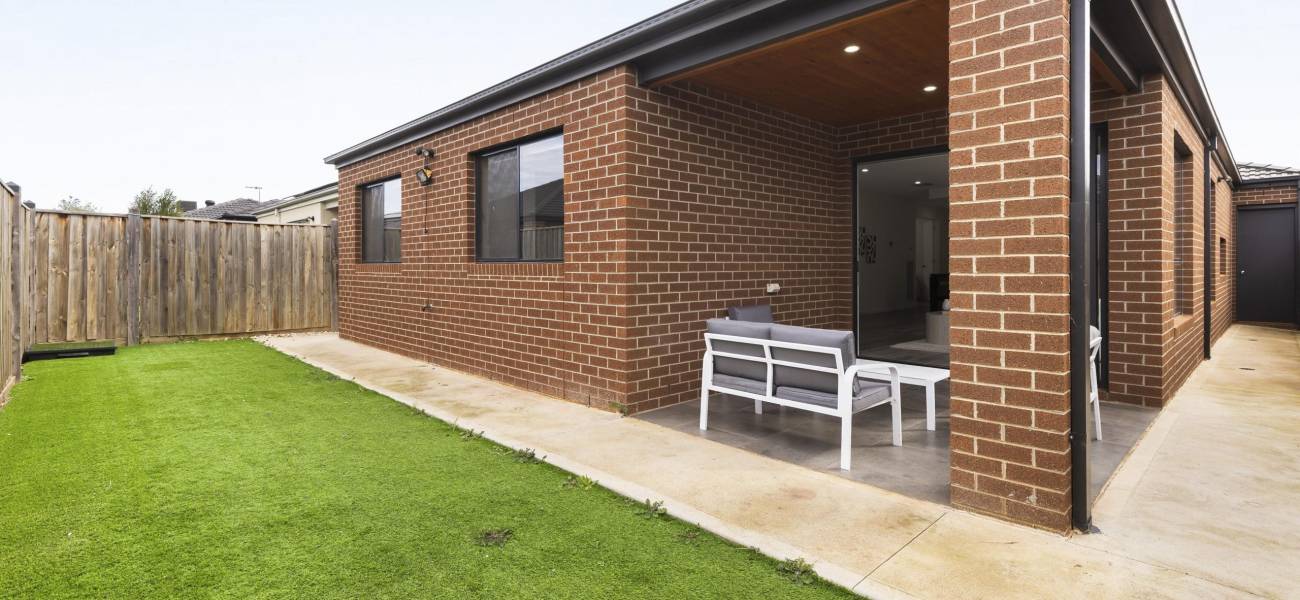 10 Rex Drive, THORNHILL PARK, VIC 3335 AUS