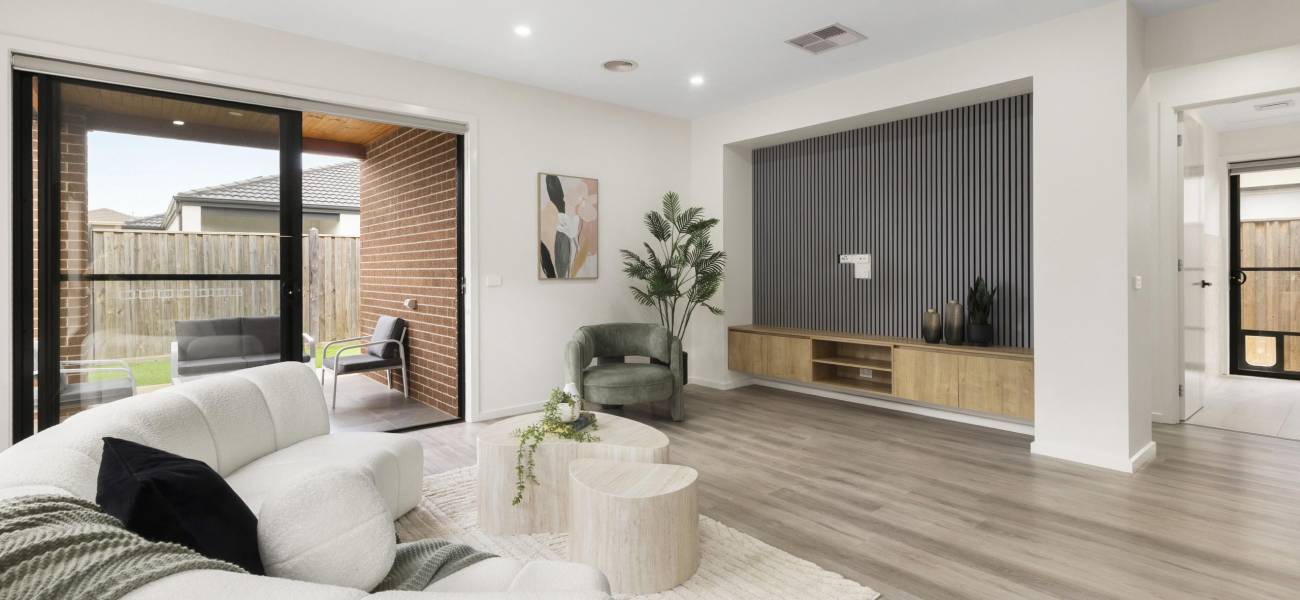 10 Rex Drive, THORNHILL PARK, VIC 3335 AUS