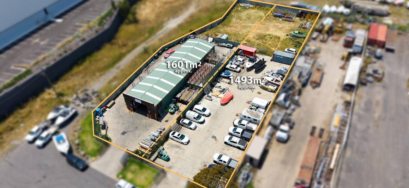 38 & 40 Lisa Place, COOLAROO, VIC 3048 AUS