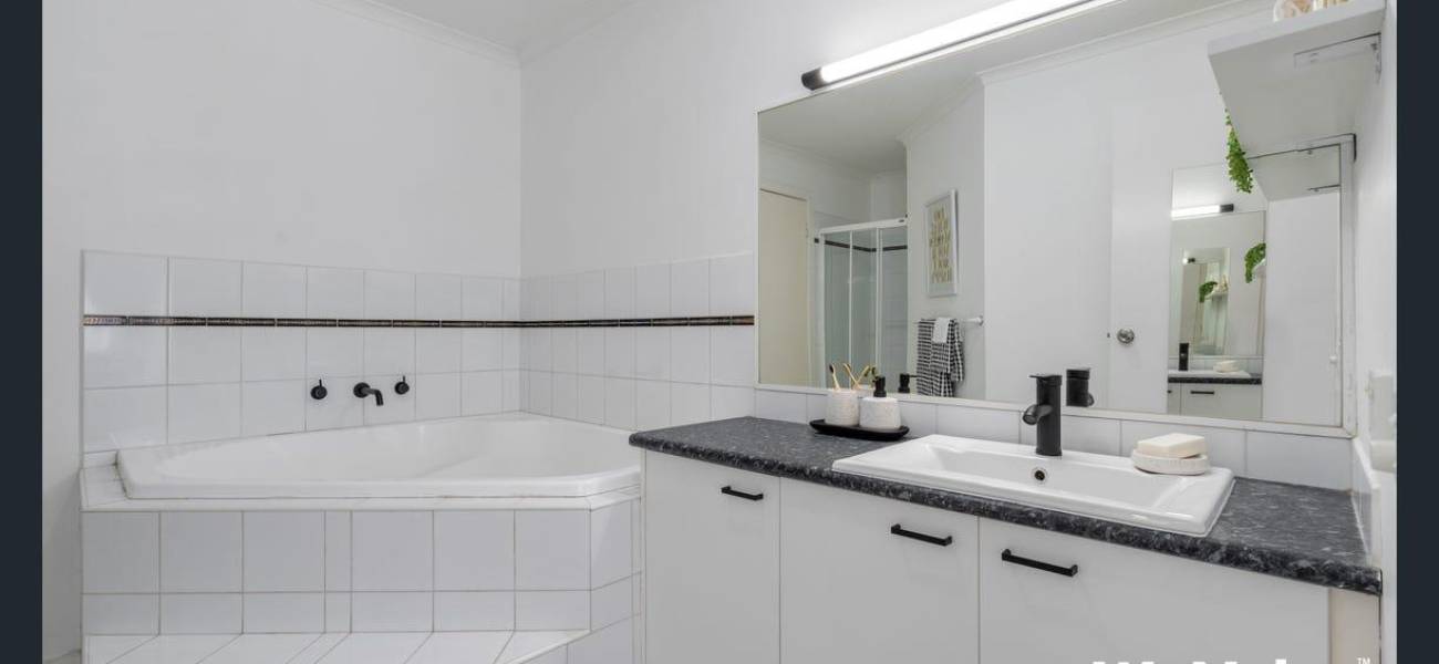 4 Dodd Place, ROXBURGH PARK, VIC 3064 AUS