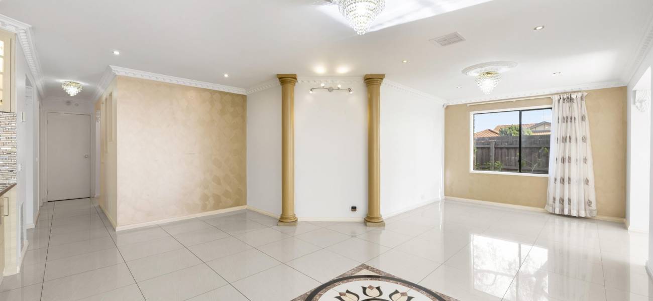 1 Nixon Court, ROXBURGH PARK, VIC 3064 AUS