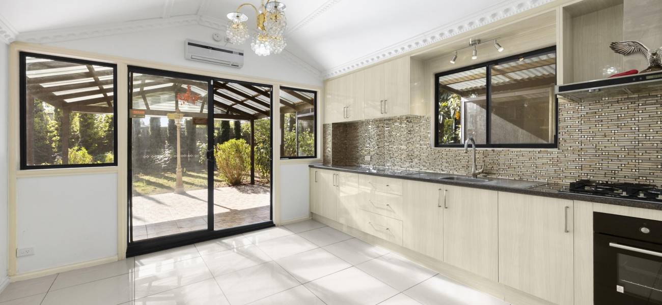 1 Nixon Court, ROXBURGH PARK, VIC 3064 AUS