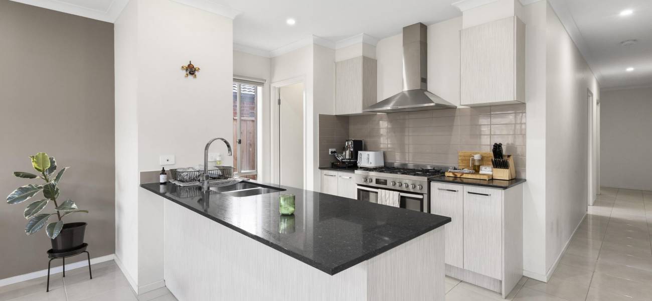 6 Martinshaw Road, MICKLEHAM, VIC 3064 AUS