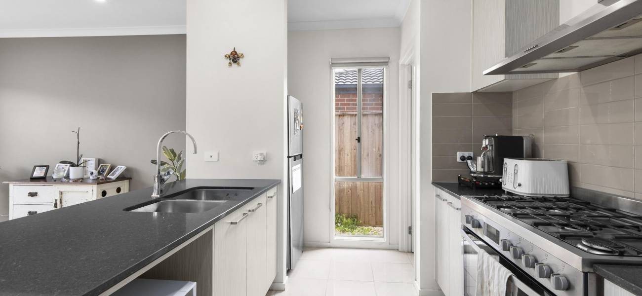 6 Martinshaw Road, MICKLEHAM, VIC 3064 AUS