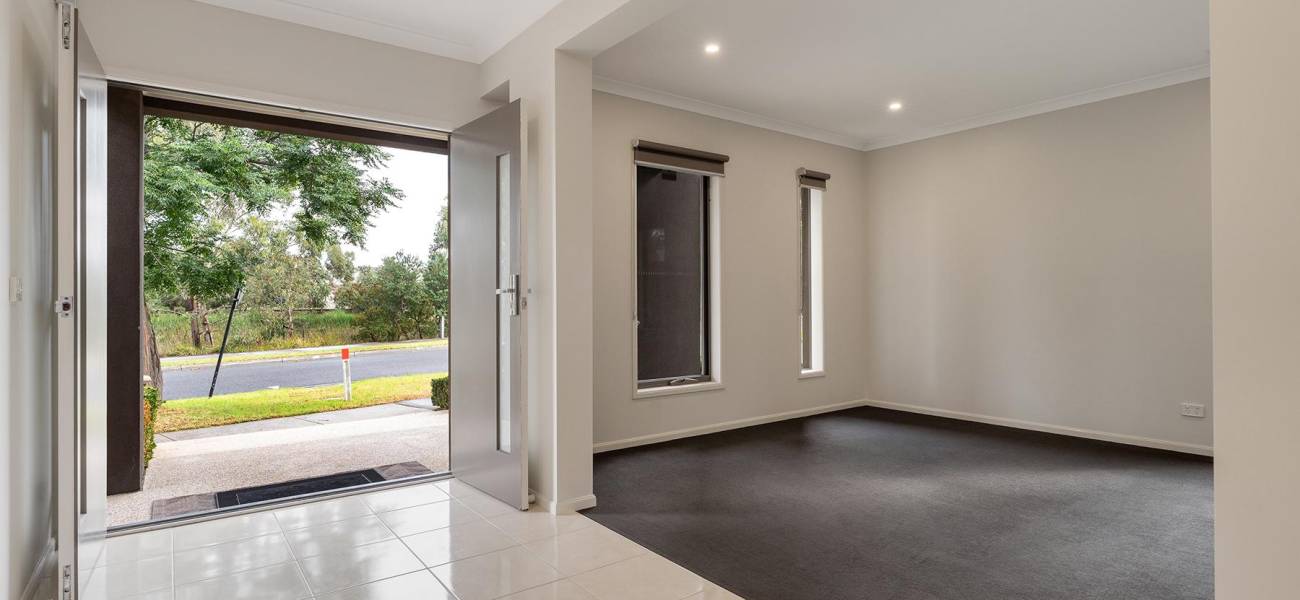 8 Gallantry Avenue, CRAIGIEBURN, VIC 3064 AUS