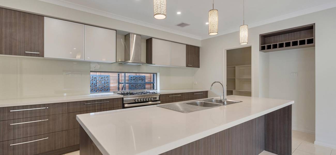 8 Gallantry Avenue, CRAIGIEBURN, VIC 3064 AUS