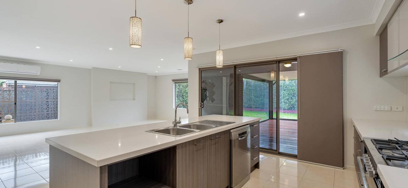 8 Gallantry Avenue, CRAIGIEBURN, VIC 3064 AUS